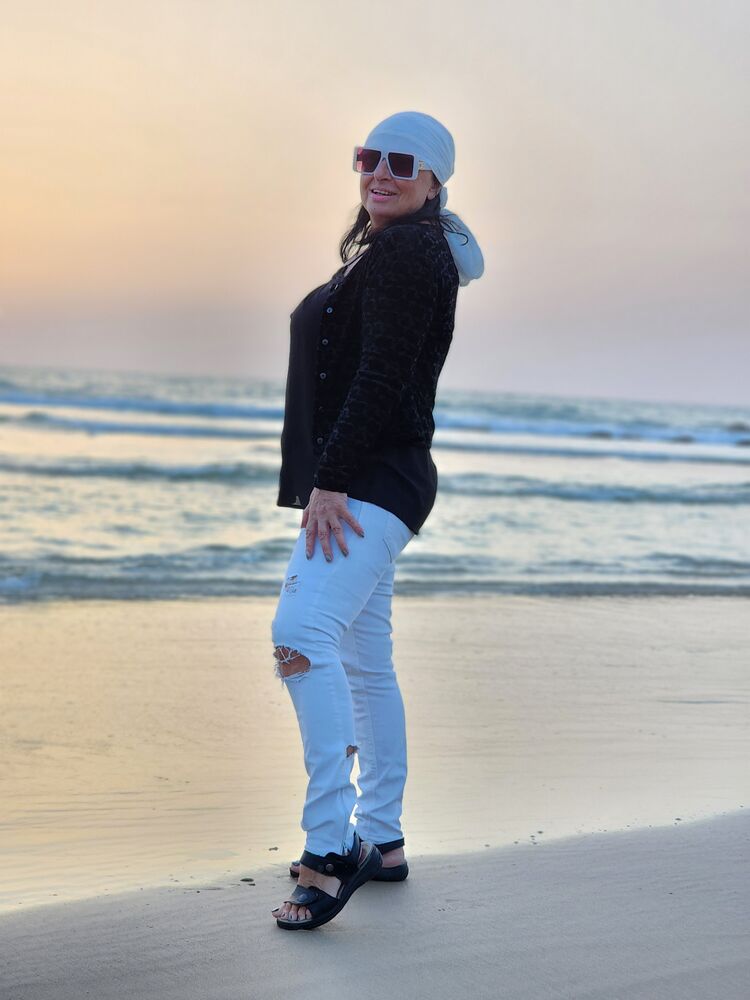  Tel Aviv-Yafo,   , 64 ,     , c 