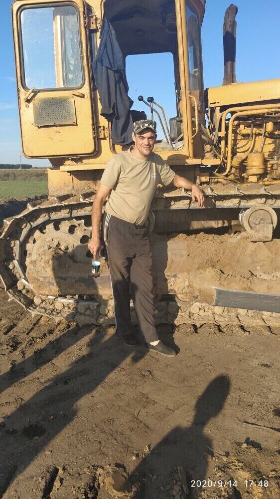  21190069  Evgenii, 36 ,    