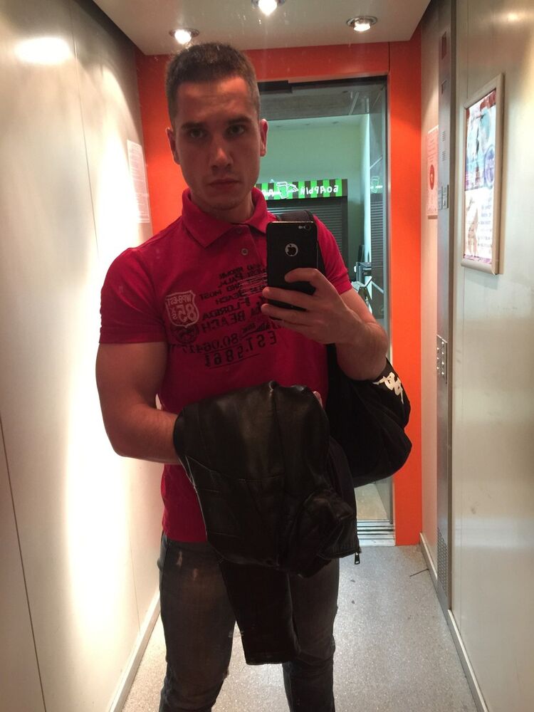  11783789  Artur, 30 ,    