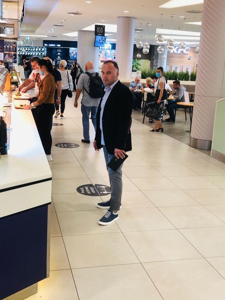  23939809  Zviad, 45 ,    Praha