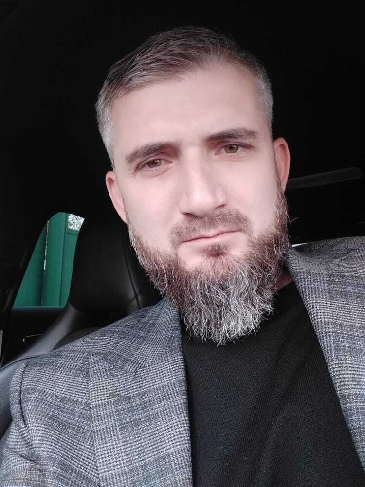  ,   Emir, 43 ,   ,   