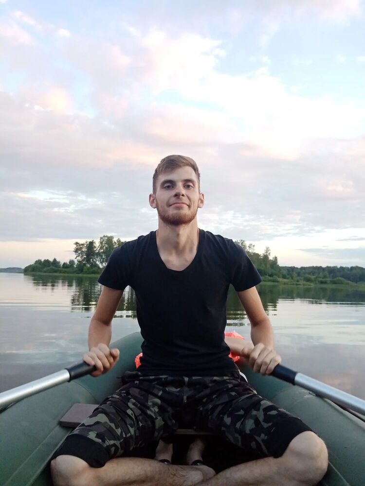  34702289  Denis, 25 ,    