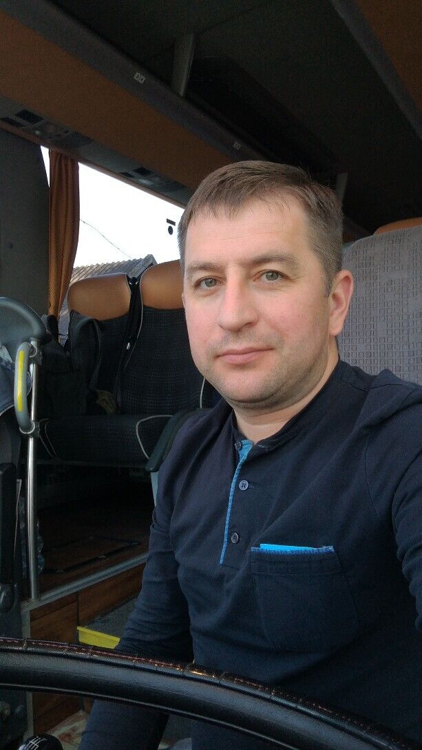  32988649  DENIS, 44 ,    