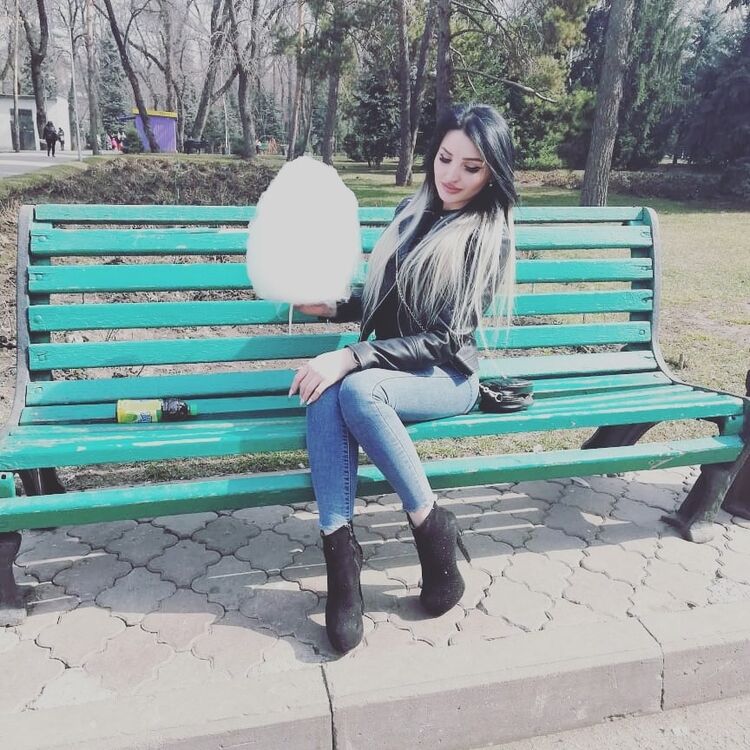  ,   Eva, 33 ,   ,   , c 