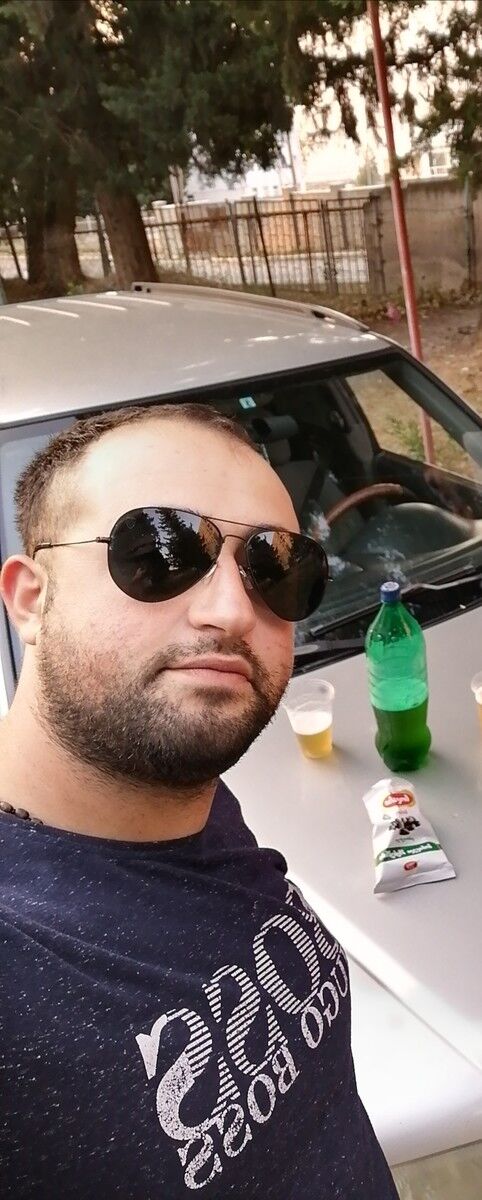  18501579  Badri, 33 ,    