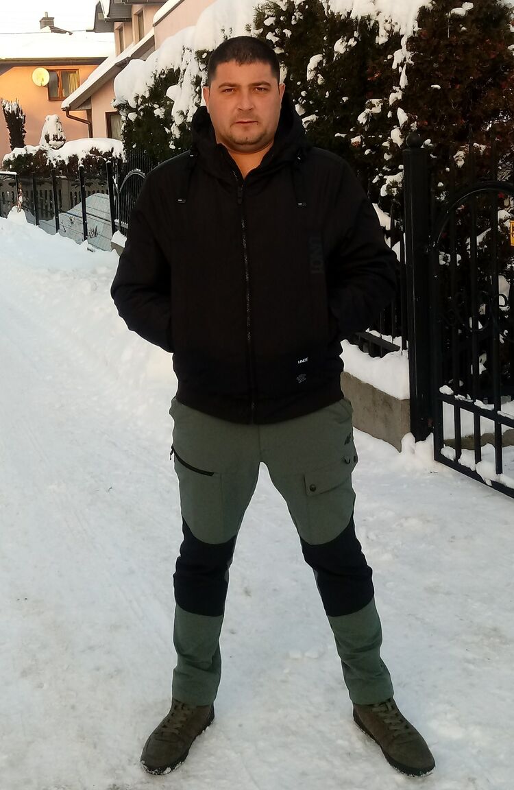  41343839  Serhii, 37 ,    