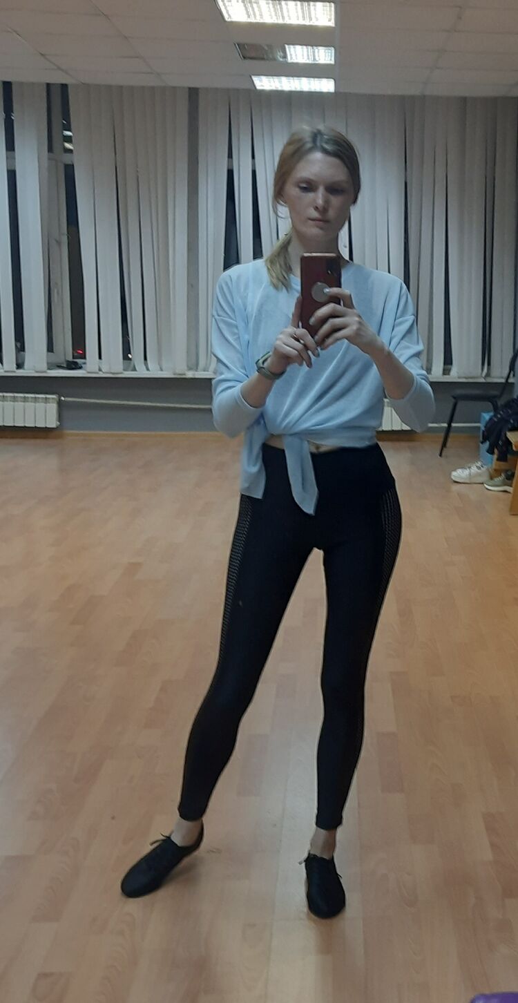  ,   Elena, 43 ,   c 