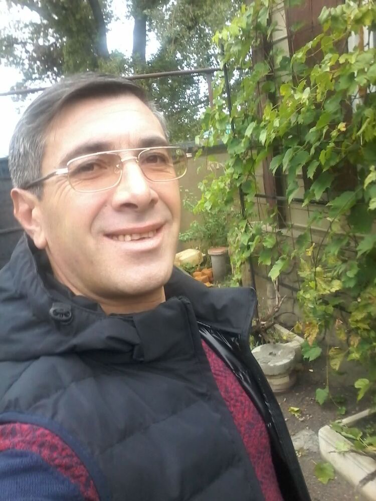  31251129  Arkadi, 42 ,    