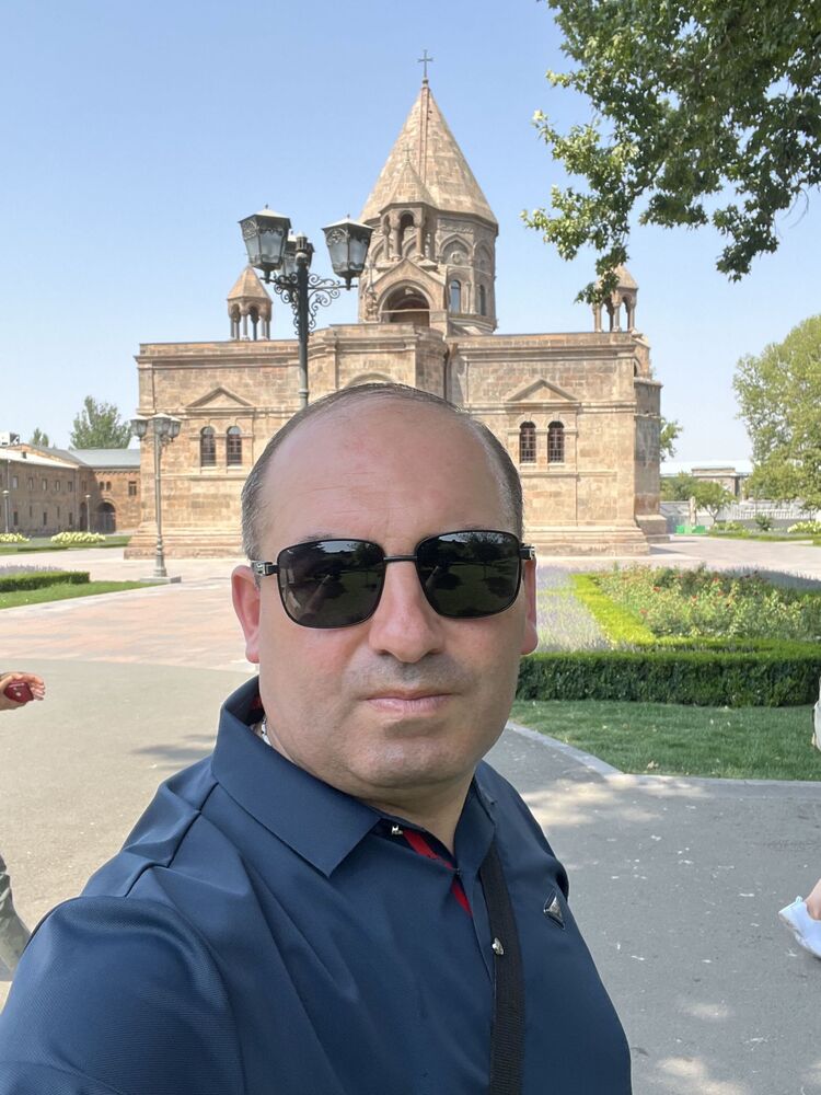  54596759  Arman, 44 ,    