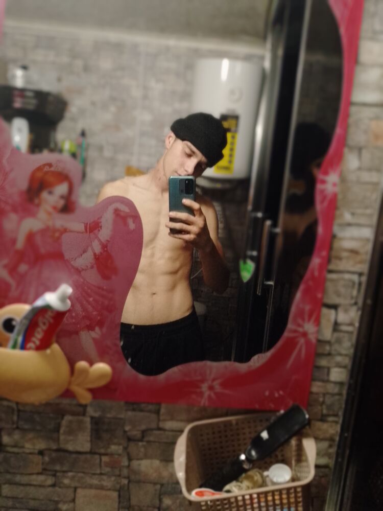  31861029  Vlad, 20 ,    