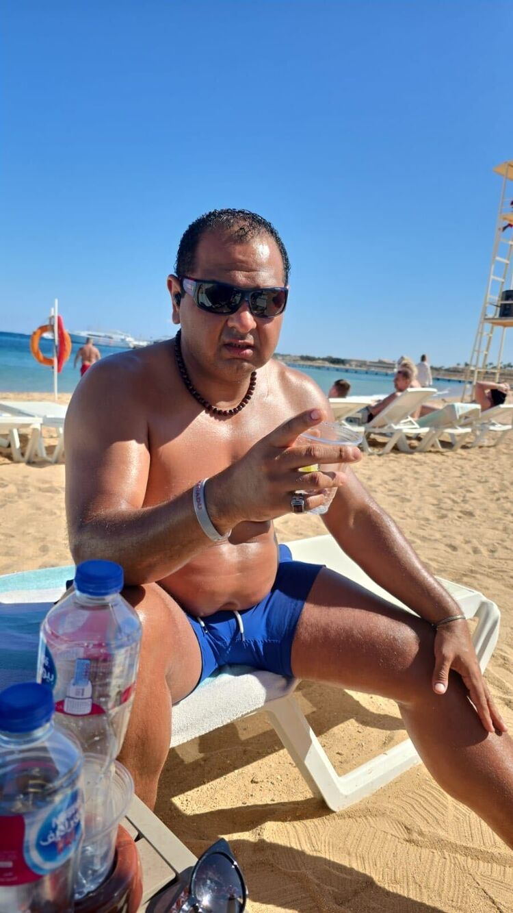  49684169  Mohamed, 40 ,    