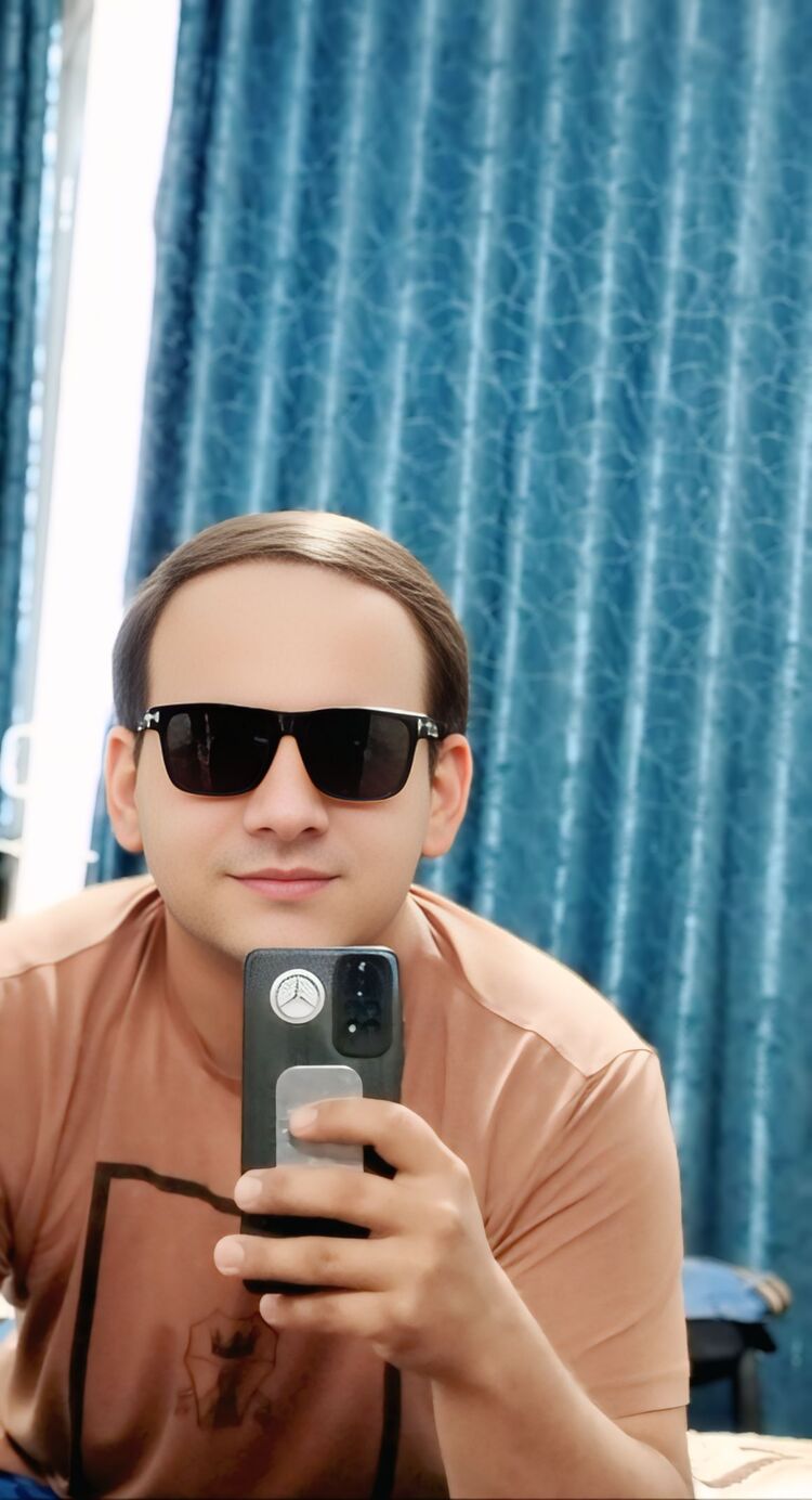  53393249  Komron, 24 ,    