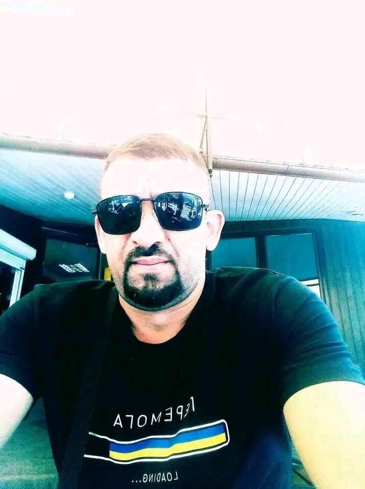  43129329  Artur, 37 ,    