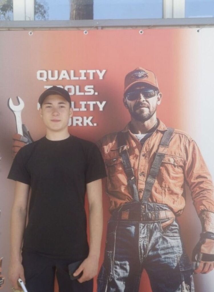  53145839  , 19 ,    New York City