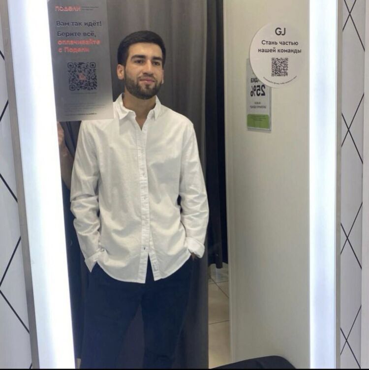  53711769  Narek, 25 ,    
