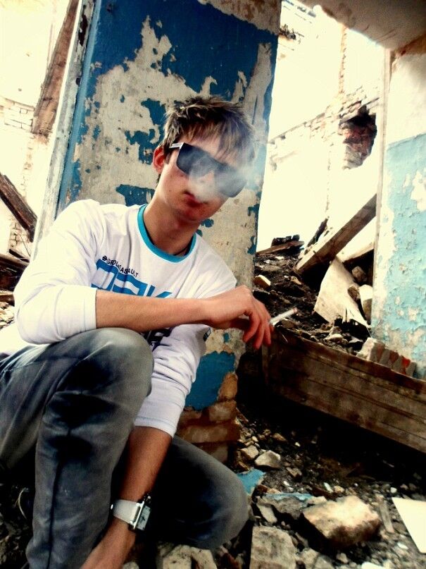  ,   Den, 32 ,   , 