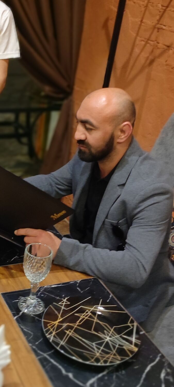  36598529  Namik, 40 ,    