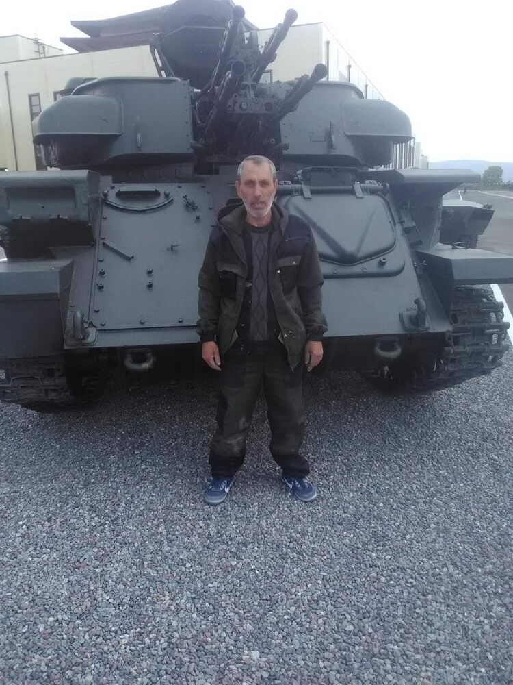  23307809  Paruyr, 54 ,    