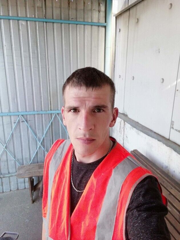  49702849  Oleg, 37 ,    