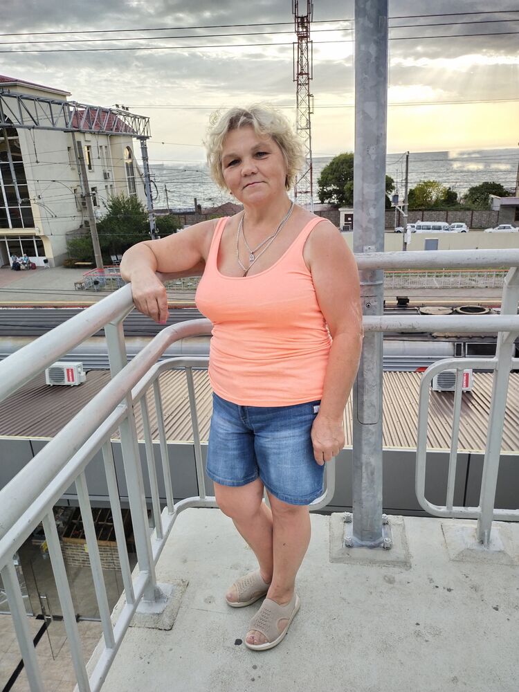  ,   Elena, 58 ,   c , 