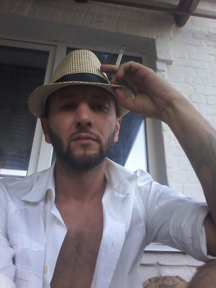  18744919  Alex, 36 ,     