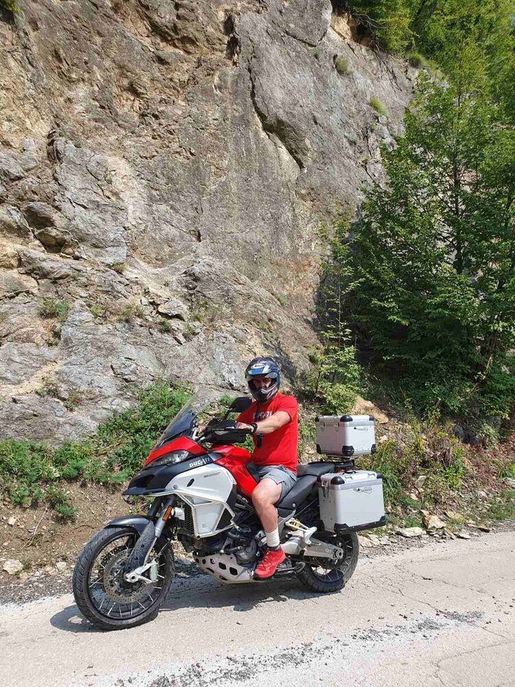  21557929  Branislav, 41 ,    