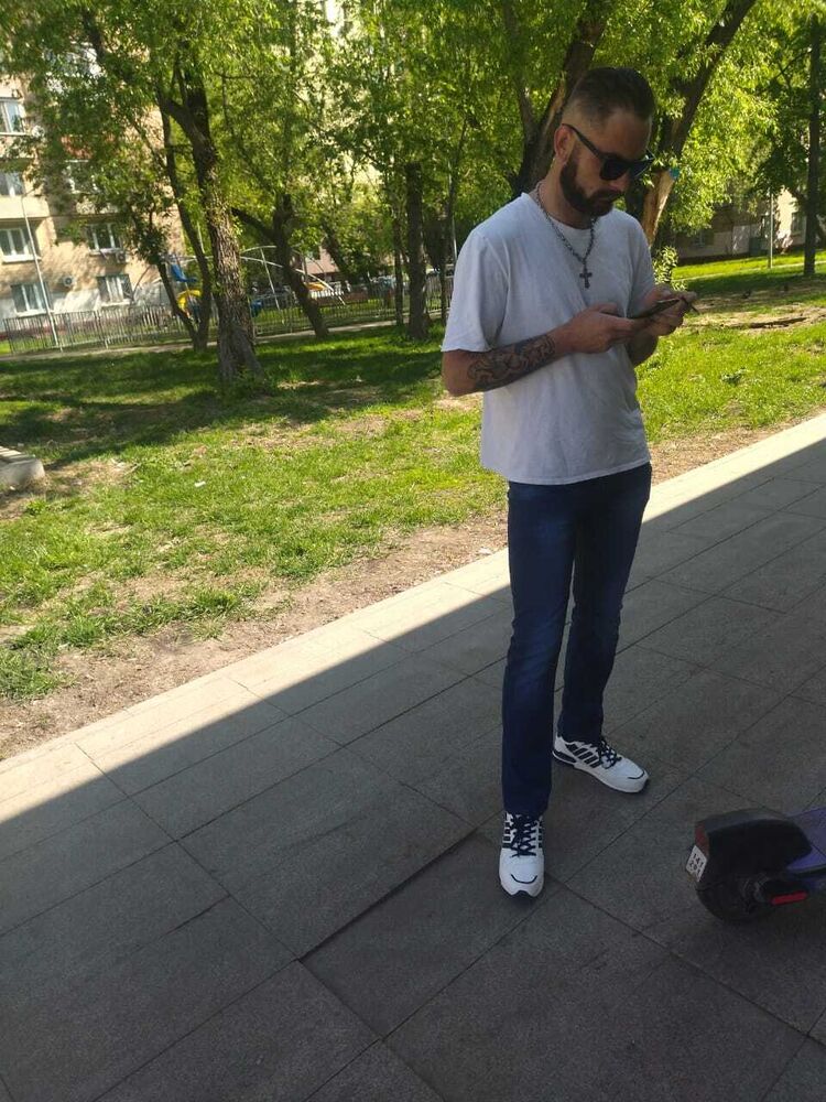  34438439  Petru, 32 ,    