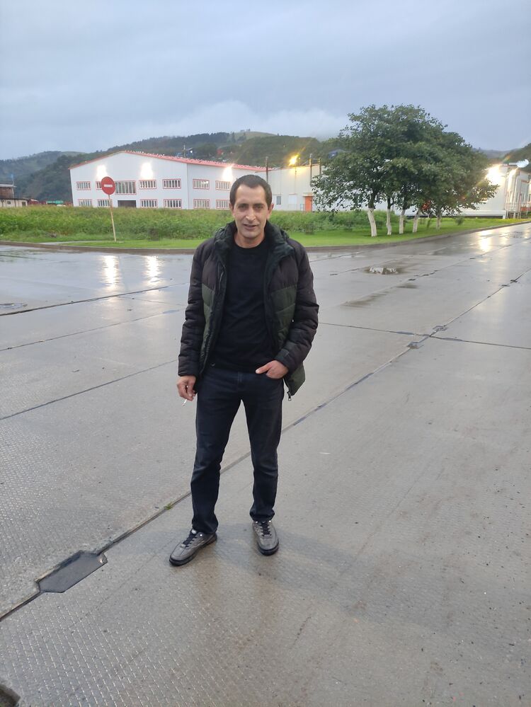  -,   Goga, 40 ,     , c 