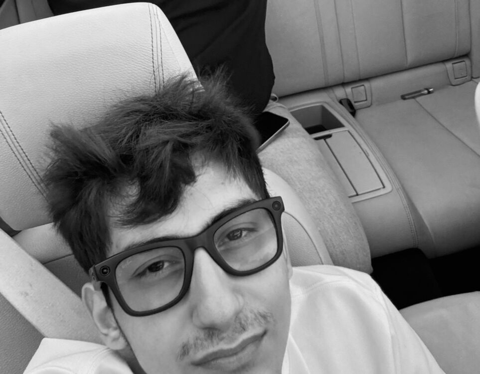  53636409  Vahe, 18 ,    North Hollywood