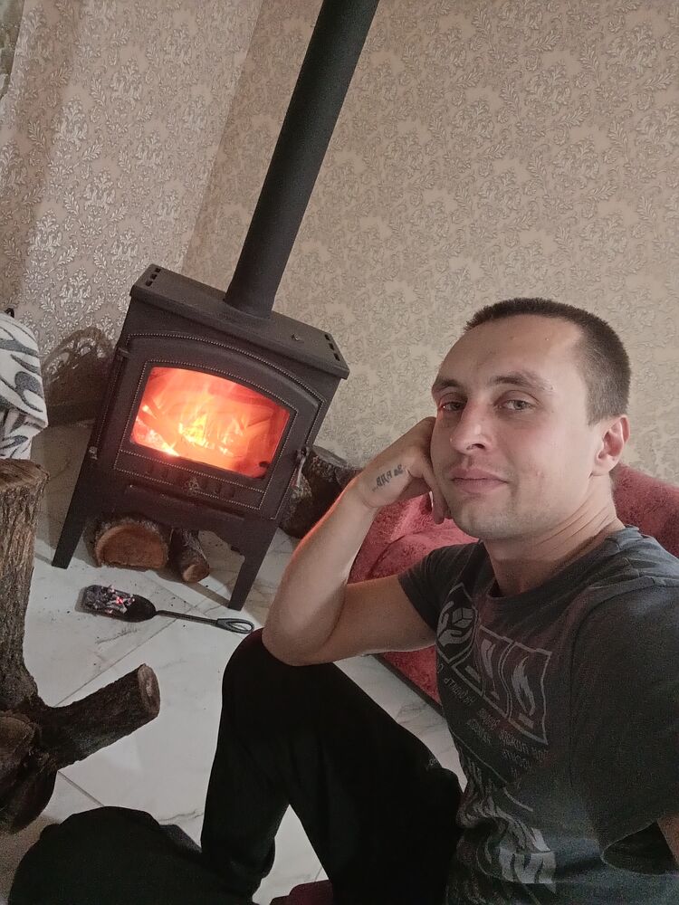  32648889  Denis, 29 ,    