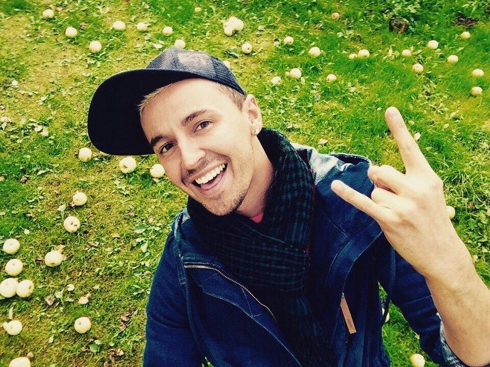  8608169  Max, 42 ,    --