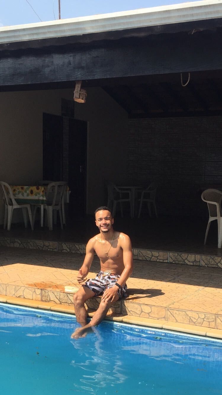  48602459  Pedro, 23 ,    Brier