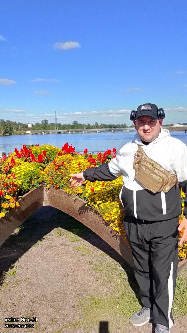  53891329  Kiril, 32 ,    