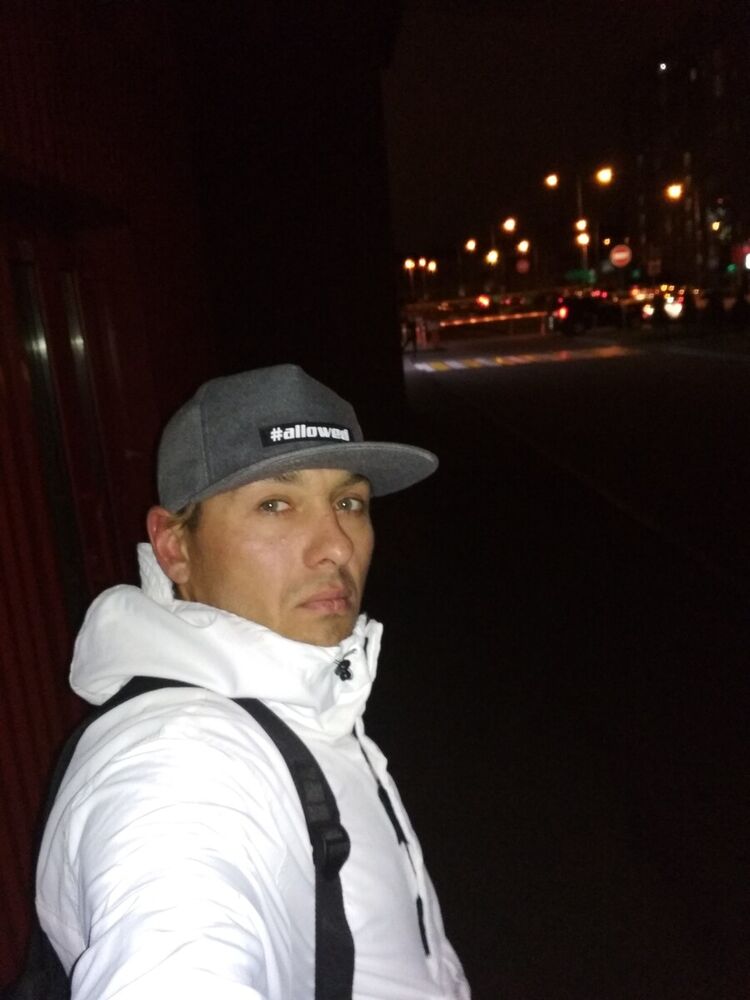  20916639  Nick, 40 ,    