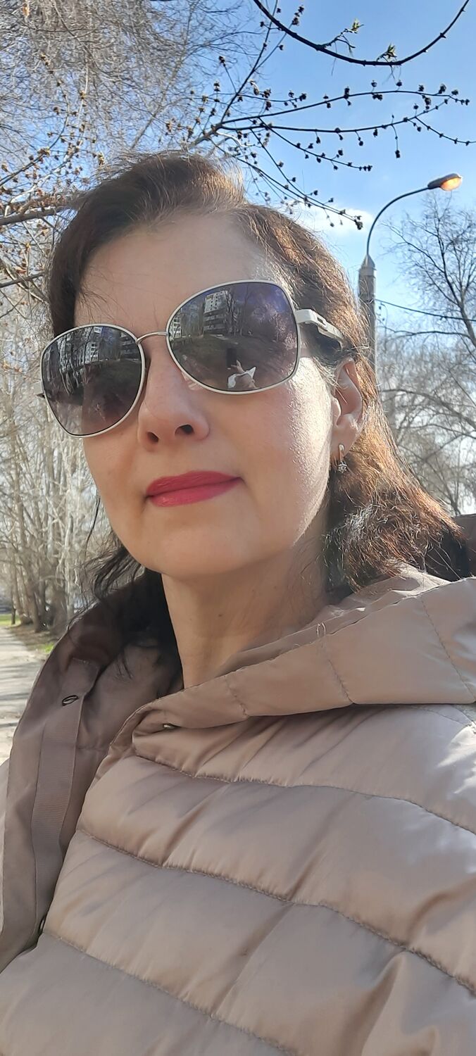  45309199  ELENA, 52 ,    