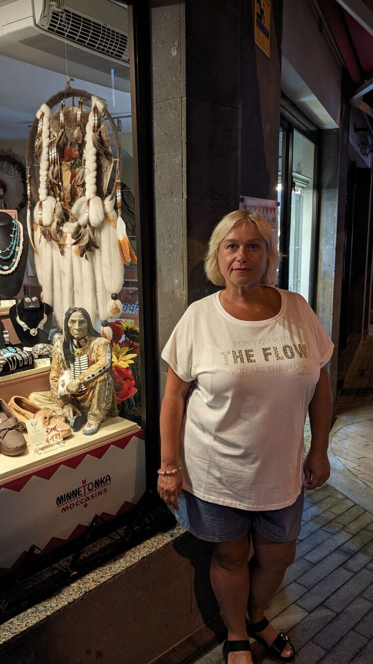  ,   Alla, 54 ,   ,   