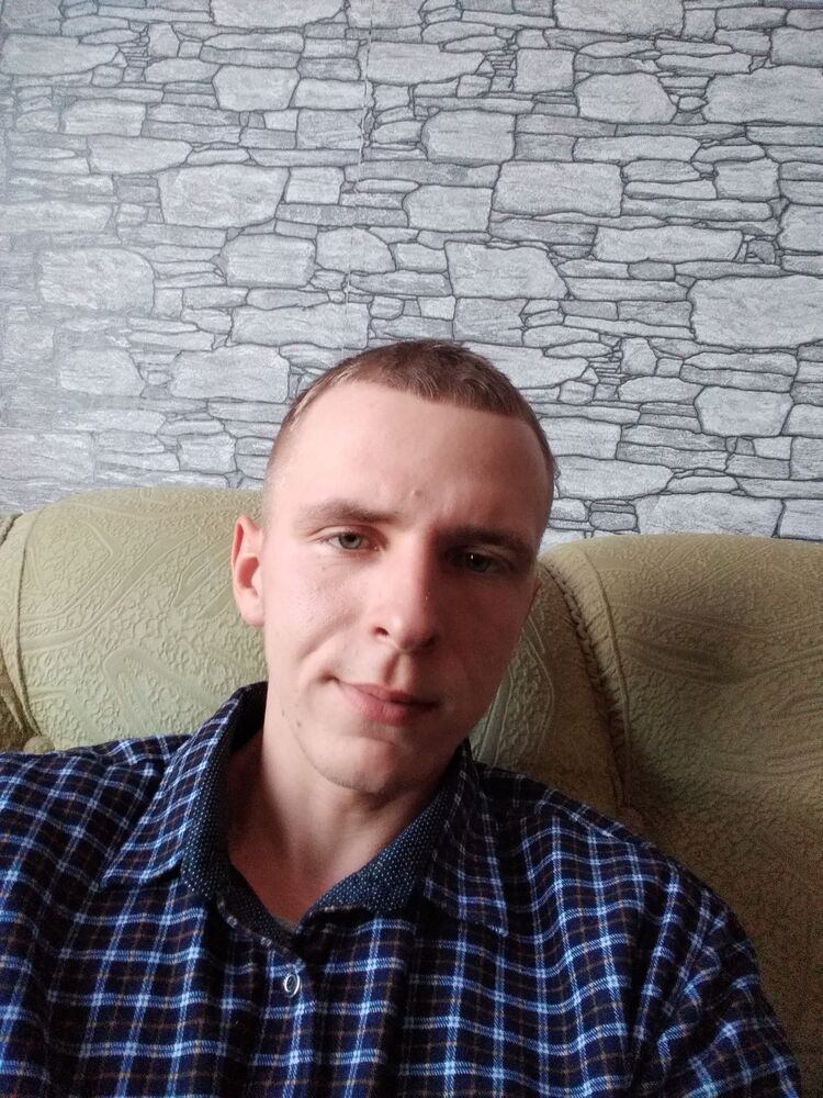  39351809  Yury, 24 ,    