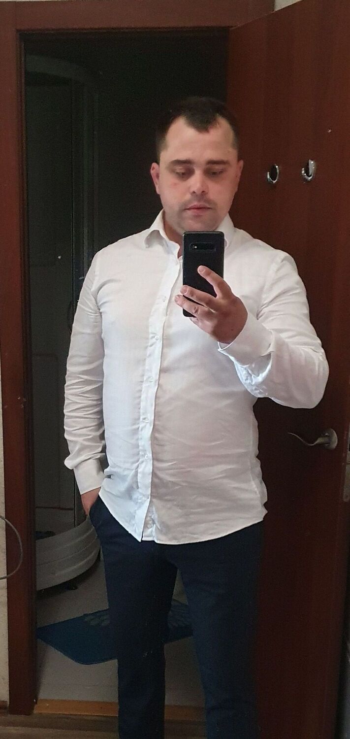  27157279  Artem, 32 ,    