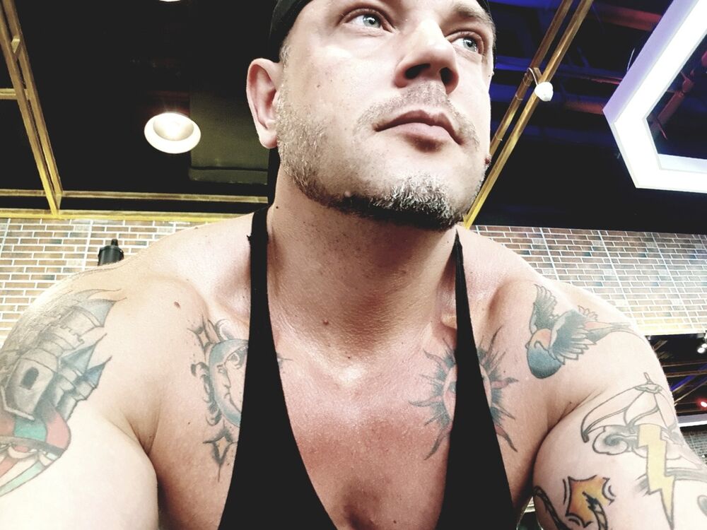  ,   KiRiLL, 33 ,   ,   , c 