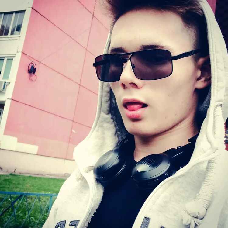  29972839  Daniil, 24 ,    -