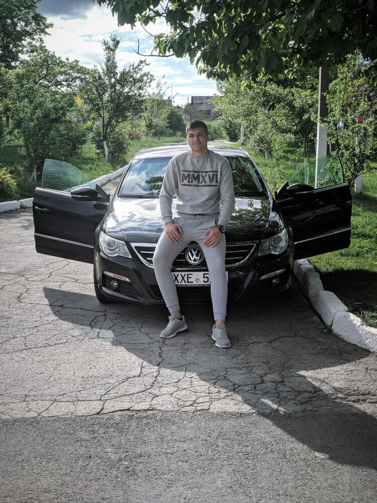  16124159  Vadim, 27 ,    