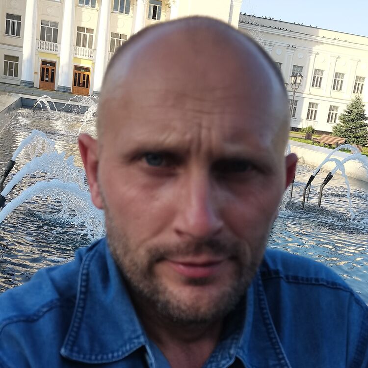  37365359  Serj, 45 ,    