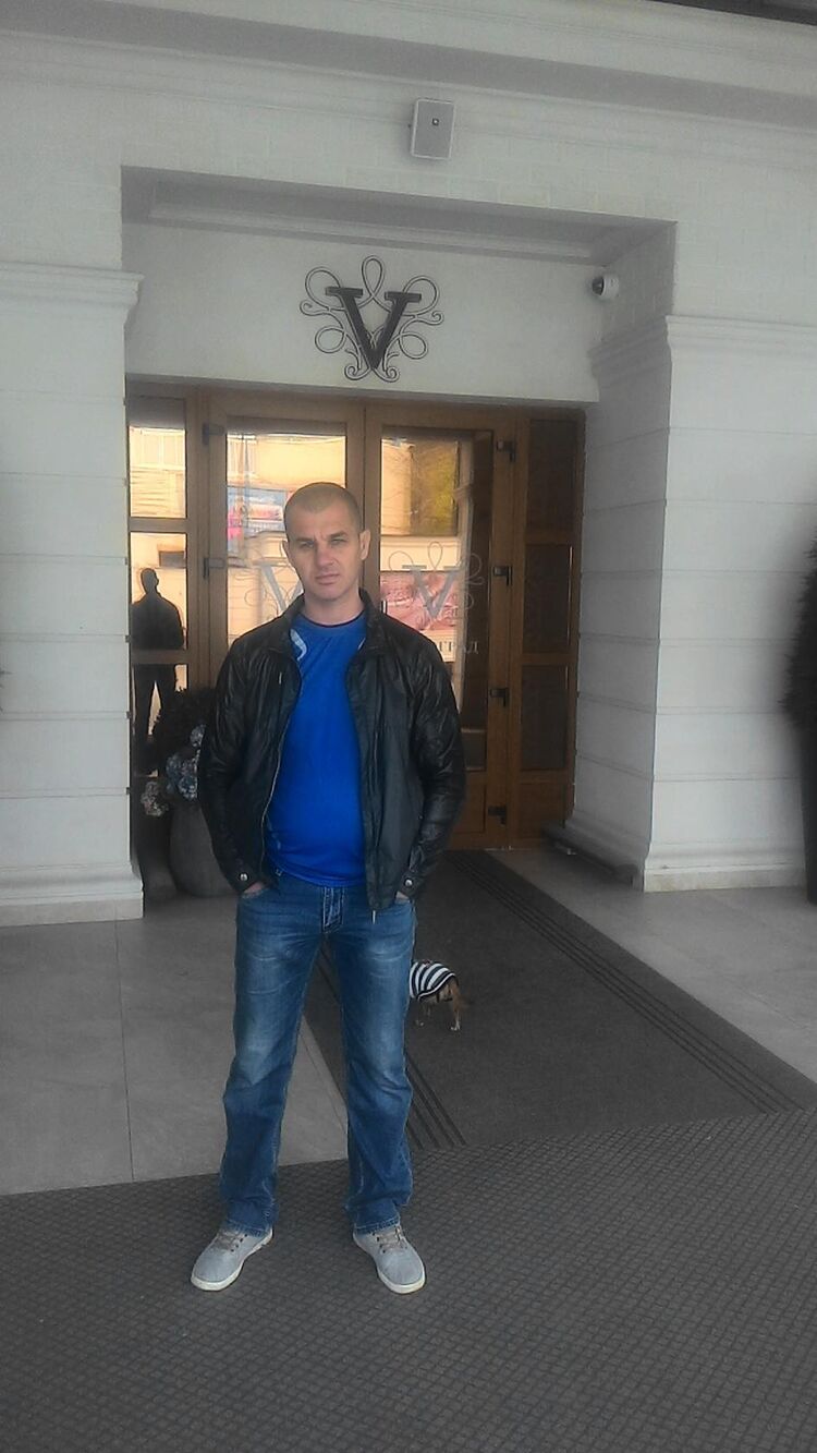  52420929  Dmitrii, 42 ,    