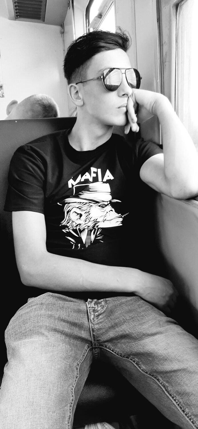  28575579  Pavel, 23 ,    