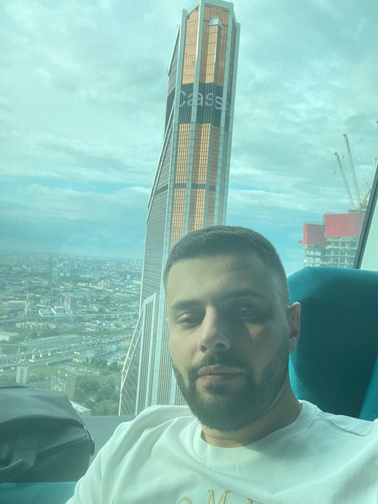  ,   Artur, 37 ,   ,   