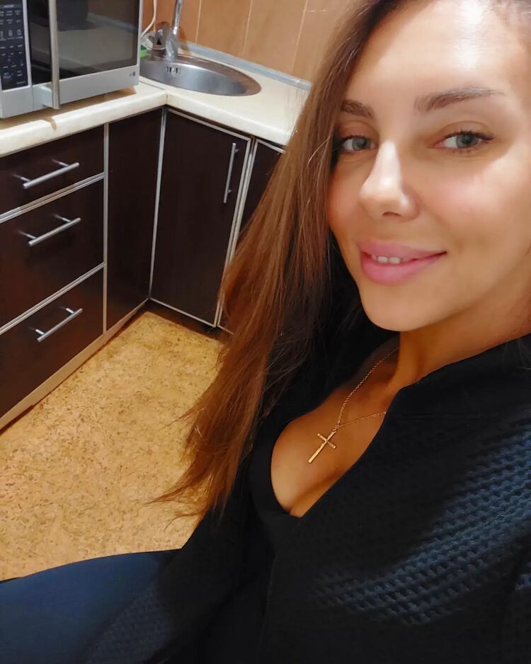  42910249  VIKA, 36 ,    