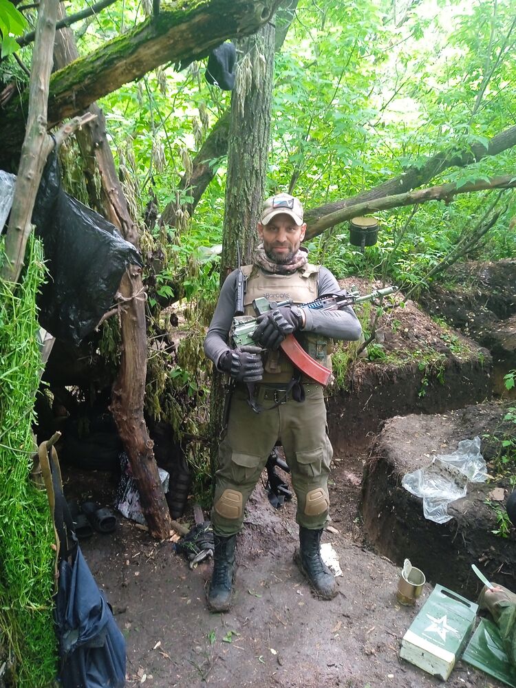  39610829  Maks, 42 ,    