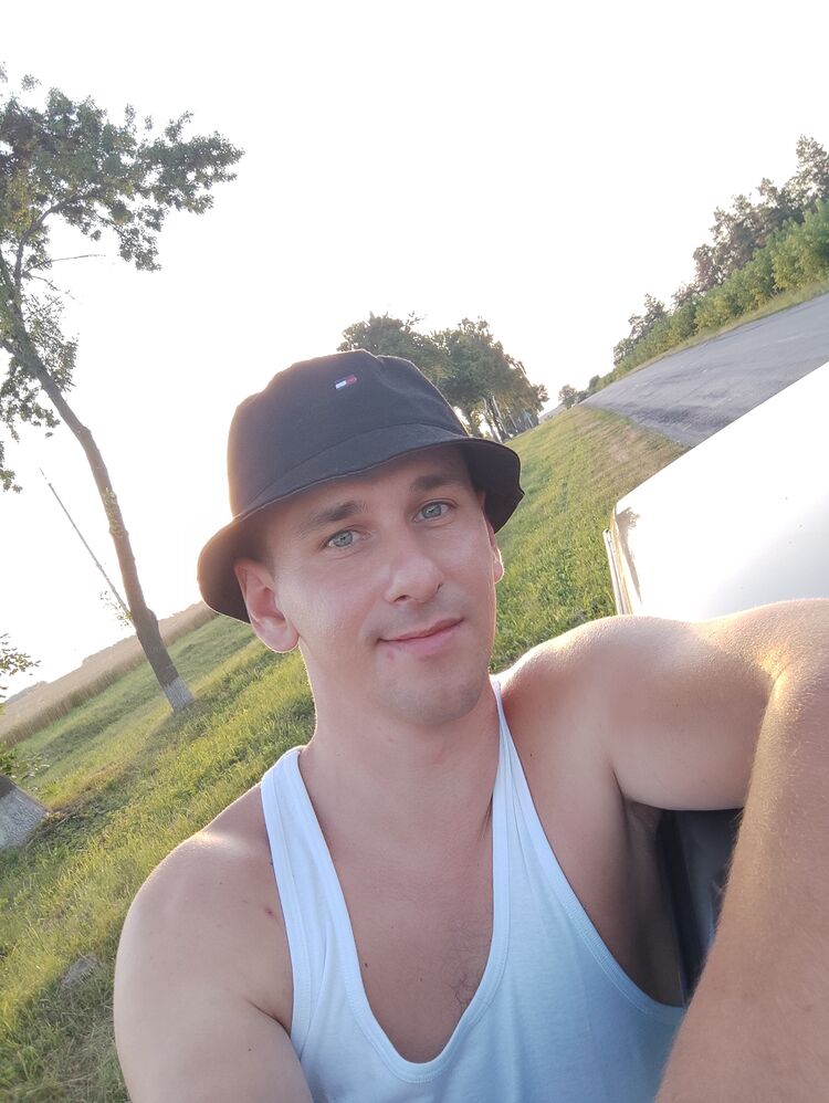  ,   Artem, 33 ,   ,   , c 