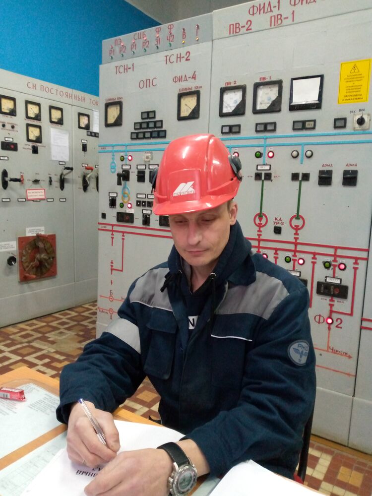  25883089  Konstantin, 45 ,    