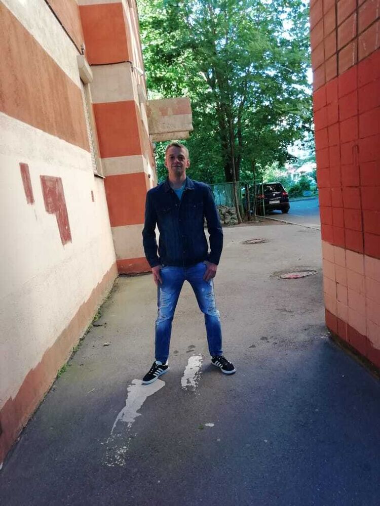  -,   Nickit, 35 ,     , c 